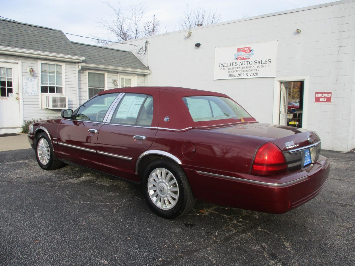 2009 MAROON Mercury Grand Marquis (2MEHM75V09X) , AUTOMATIC transmission, located at 540a Delsea Drive, Sewell, NJ, 08080, (856) 589-6888, 39.752560, -75.111206 - Photo#3